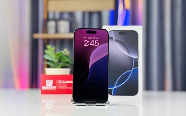 "Táo" Tự Long sắp livestream bán gạo ngon nhất thế giới- Ảnh 2. Mẫu iPhone đời cũ này có nhiều trang bị đáng tiền hơn cả iPhone 17