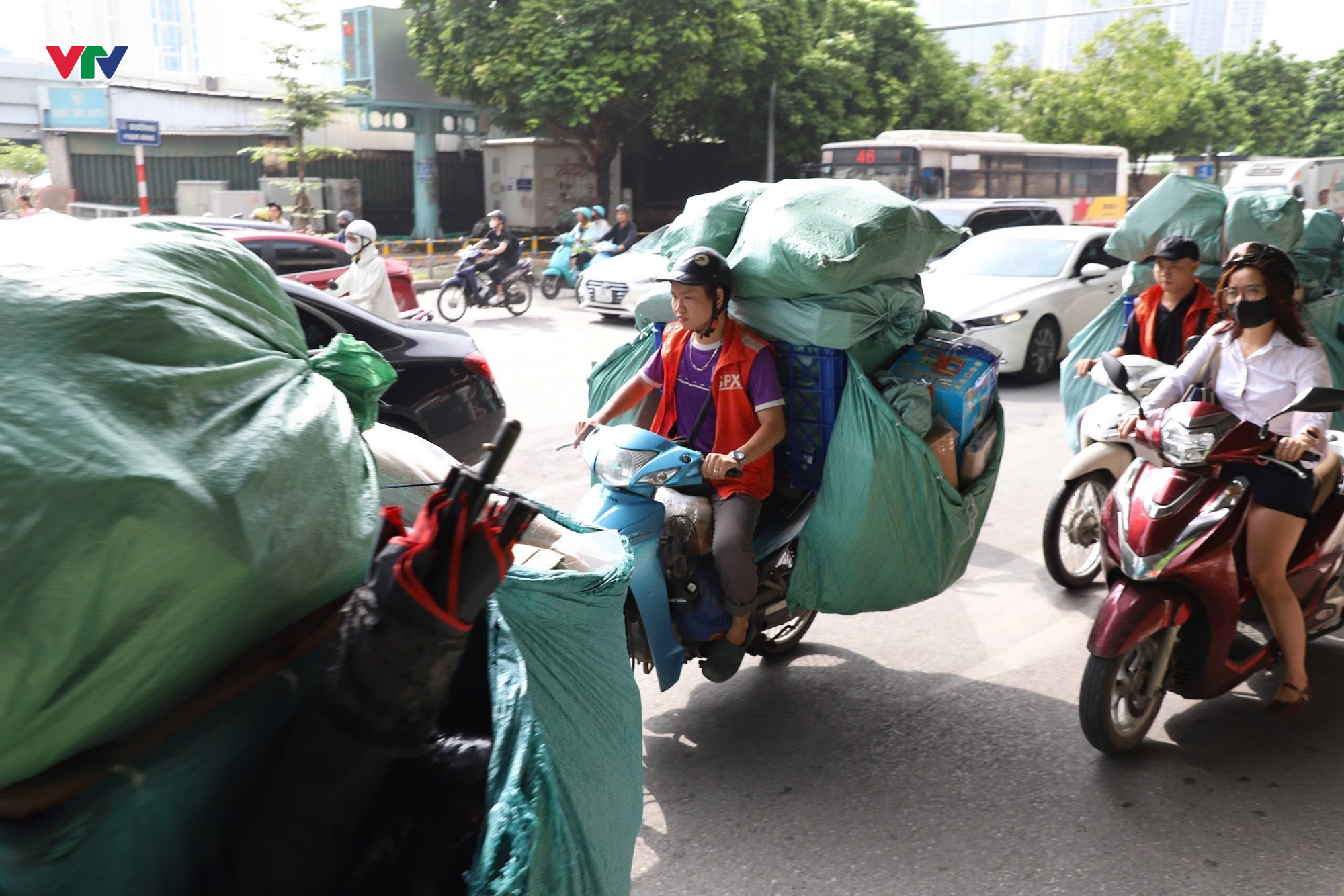 Lo bị camera ghi hình, tài xế che biển số vẫn không thoát phạt- Ảnh 6. Lo bị camera ghi hình, tài xế che biển số vẫn không thoát phạt- Ảnh 6.