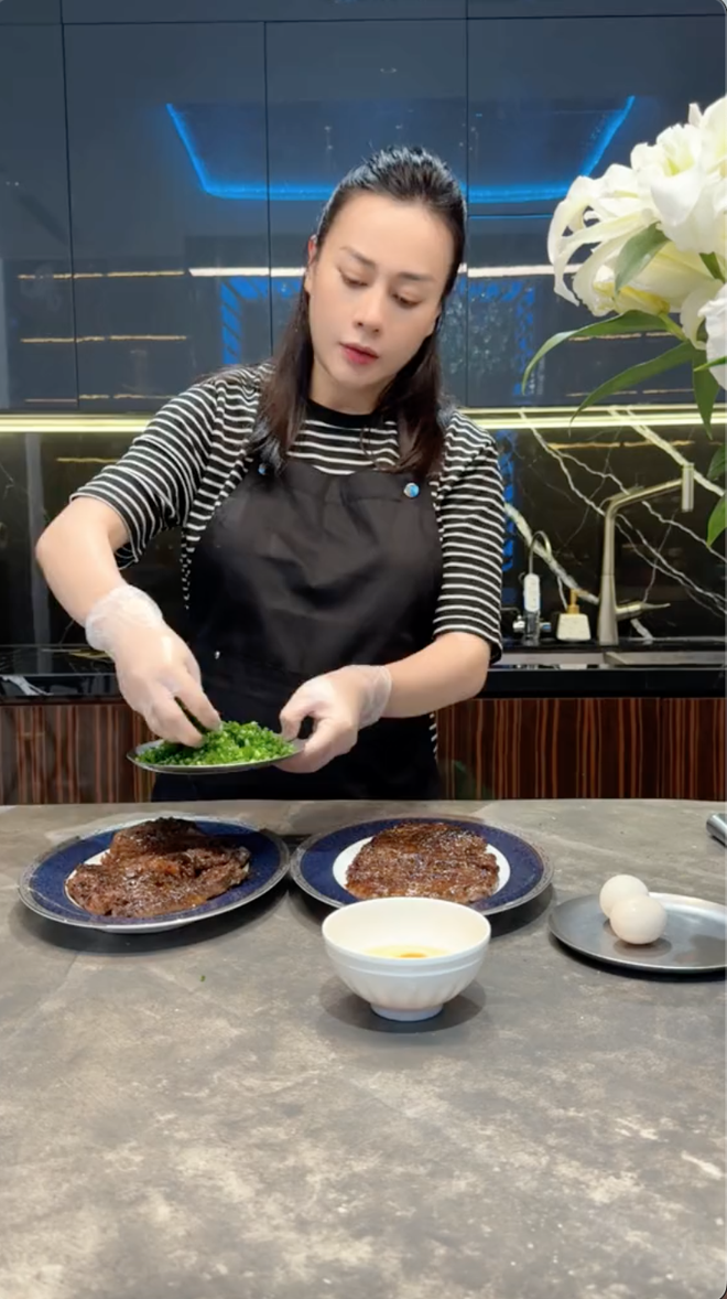 Phương Oanh treo thưởng 10 tỷ cho ai chứng minh được mình dàn dựng- Ảnh 1. Phương Oanh treo thưởng 10 tỷ cho ai chứng minh được mình dàn dựng- Ảnh 1.