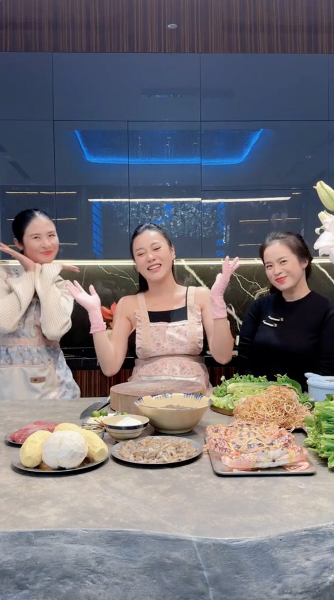 Phương Oanh treo thưởng 10 tỷ cho ai chứng minh được mình dàn dựng- Ảnh 4. Phương Oanh treo thưởng 10 tỷ cho ai chứng minh được mình dàn dựng- Ảnh 4.
