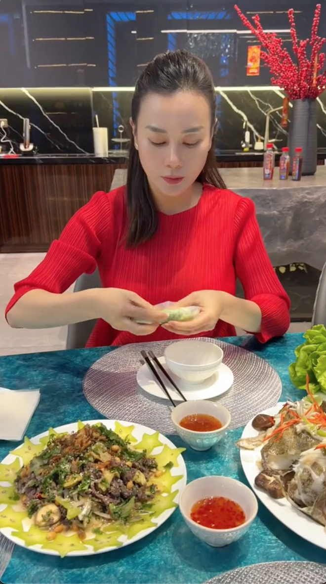 Phương Oanh treo thưởng 10 tỷ cho ai chứng minh được mình dàn dựng- Ảnh 6. Phương Oanh treo thưởng 10 tỷ cho ai chứng minh được mình dàn dựng- Ảnh 6.
