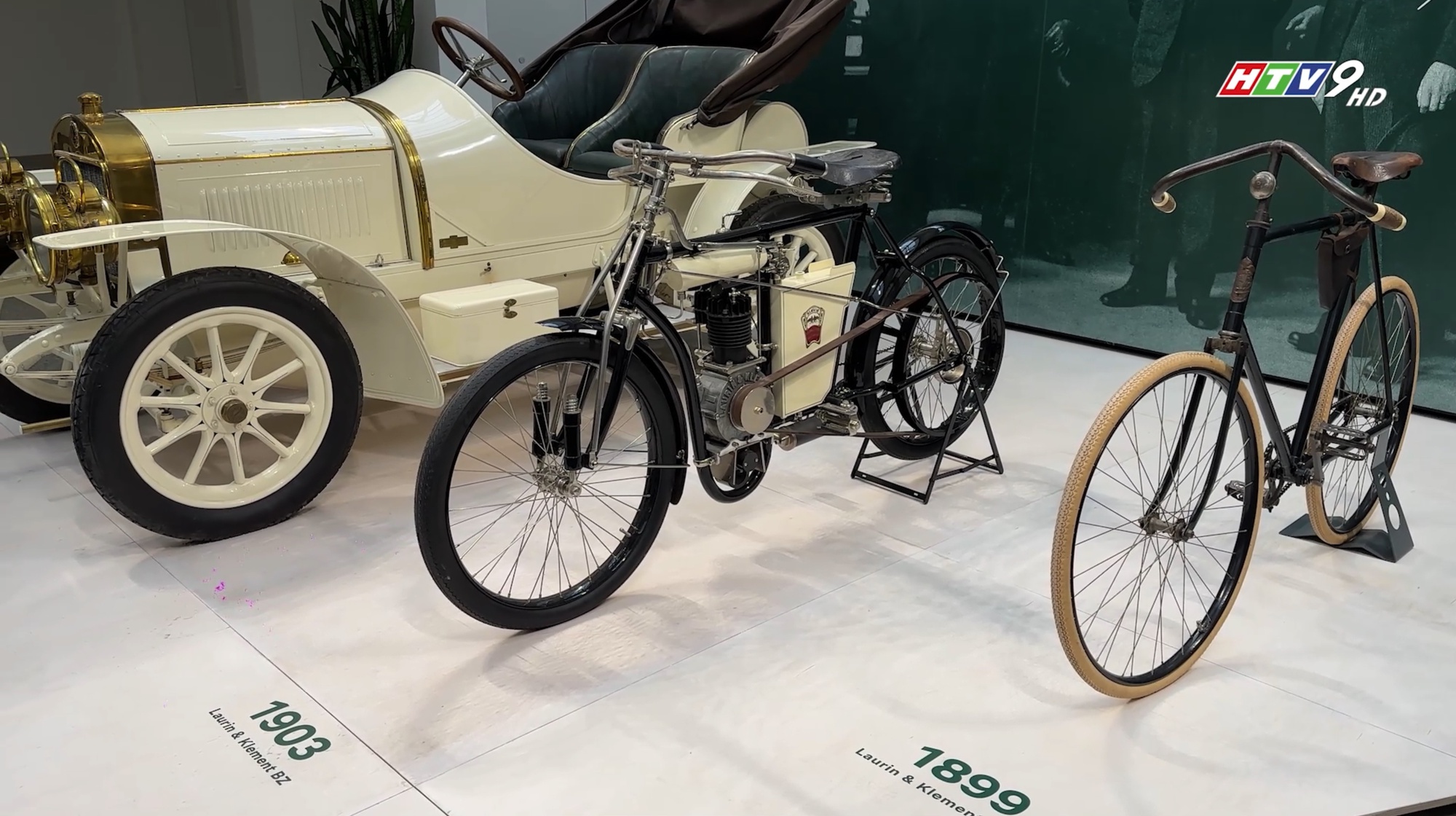 Tôi sang Séc thăm bảo tàng Skoda: Xe chạy bằng máu, vợ chồng xuyên châu Phi và những câu chuyện ít được kể lại!- Ảnh 10. Tôi sang Séc thăm bảo tàng Skoda: Xe chạy bằng máu, vợ chồng xuyên châu Phi và những câu chuyện ít được kể lại!- Ảnh 10.