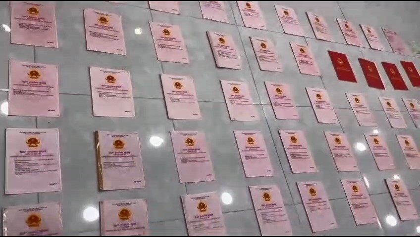 Choáng với số tài sản mà công an tìm thấy trong két sắt ở căn hộ cao cấp của Ngân 98- Ảnh 1. Choáng với số tài sản mà công an tìm thấy trong két sắt ở căn hộ cao cấp của Ngân 98- Ảnh 1.