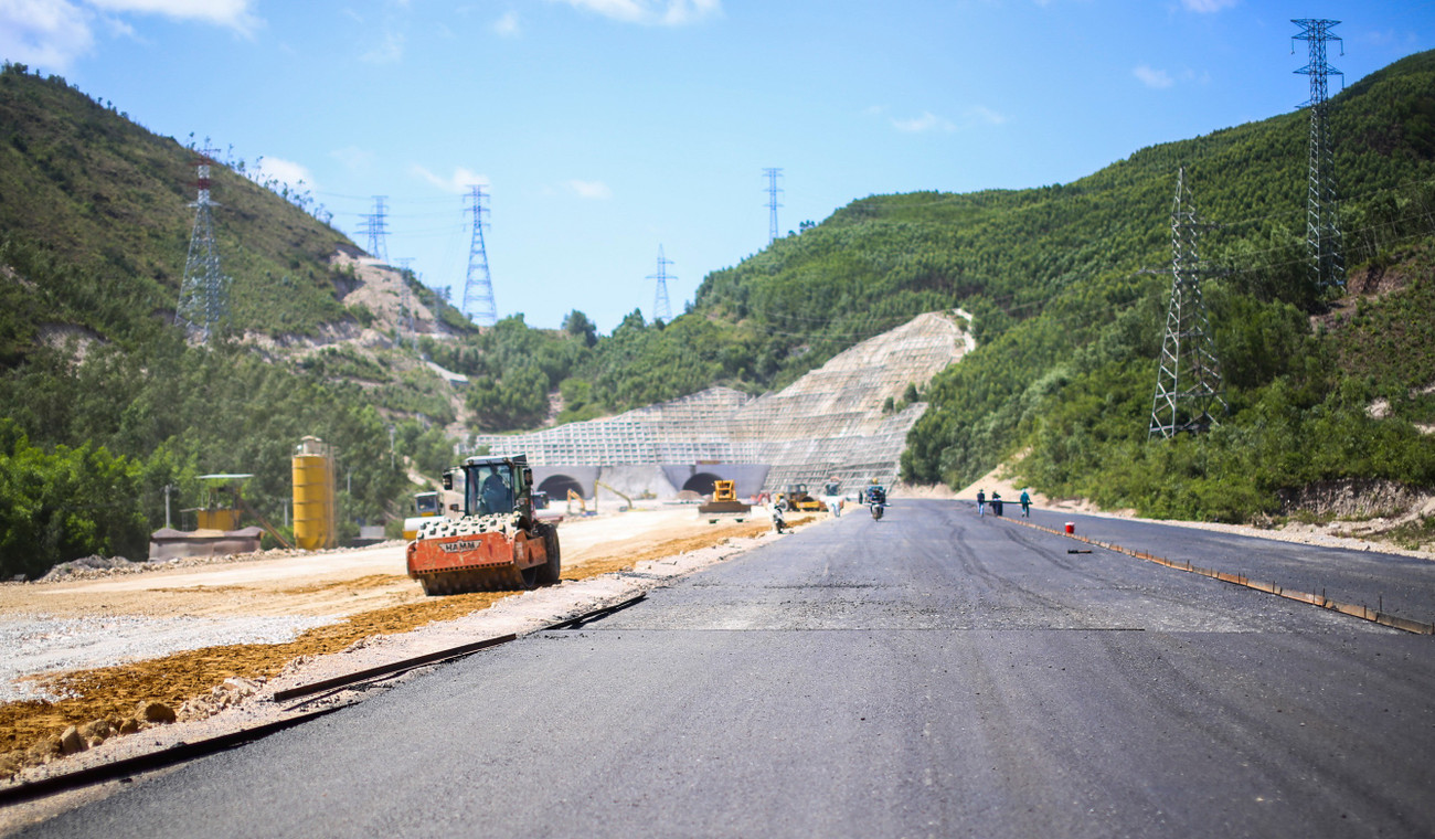 Cao tốc 88km trị giá 20.400 tỷ đồng, chạy nước rút về đích cuối năm 2025: Tập đoàn Sơn Hải xin làm 1 điều- Ảnh 5. Cao tốc 88km trị giá 20.400 tỷ đồng, chạy nước rút về đích cuối năm 2025: Tập đoàn Sơn Hải xin làm 1 điều- Ảnh 5.