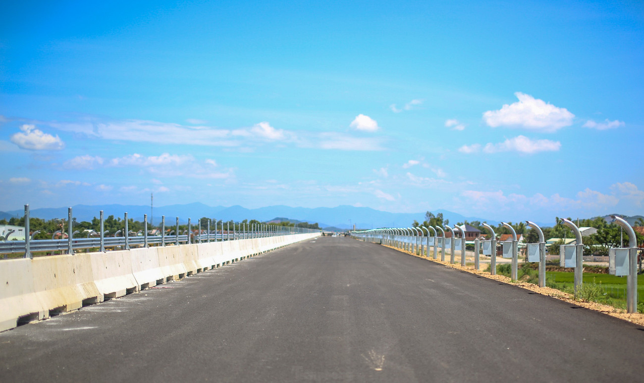 Cao tốc 88km trị giá 20.400 tỷ đồng, chạy nước rút về đích cuối năm 2025: Tập đoàn Sơn Hải xin làm 1 điều- Ảnh 1. Cao tốc 88km trị giá 20.400 tỷ đồng, chạy nước rút về đích cuối năm 2025: Tập đoàn Sơn Hải xin làm 1 điều- Ảnh 1.