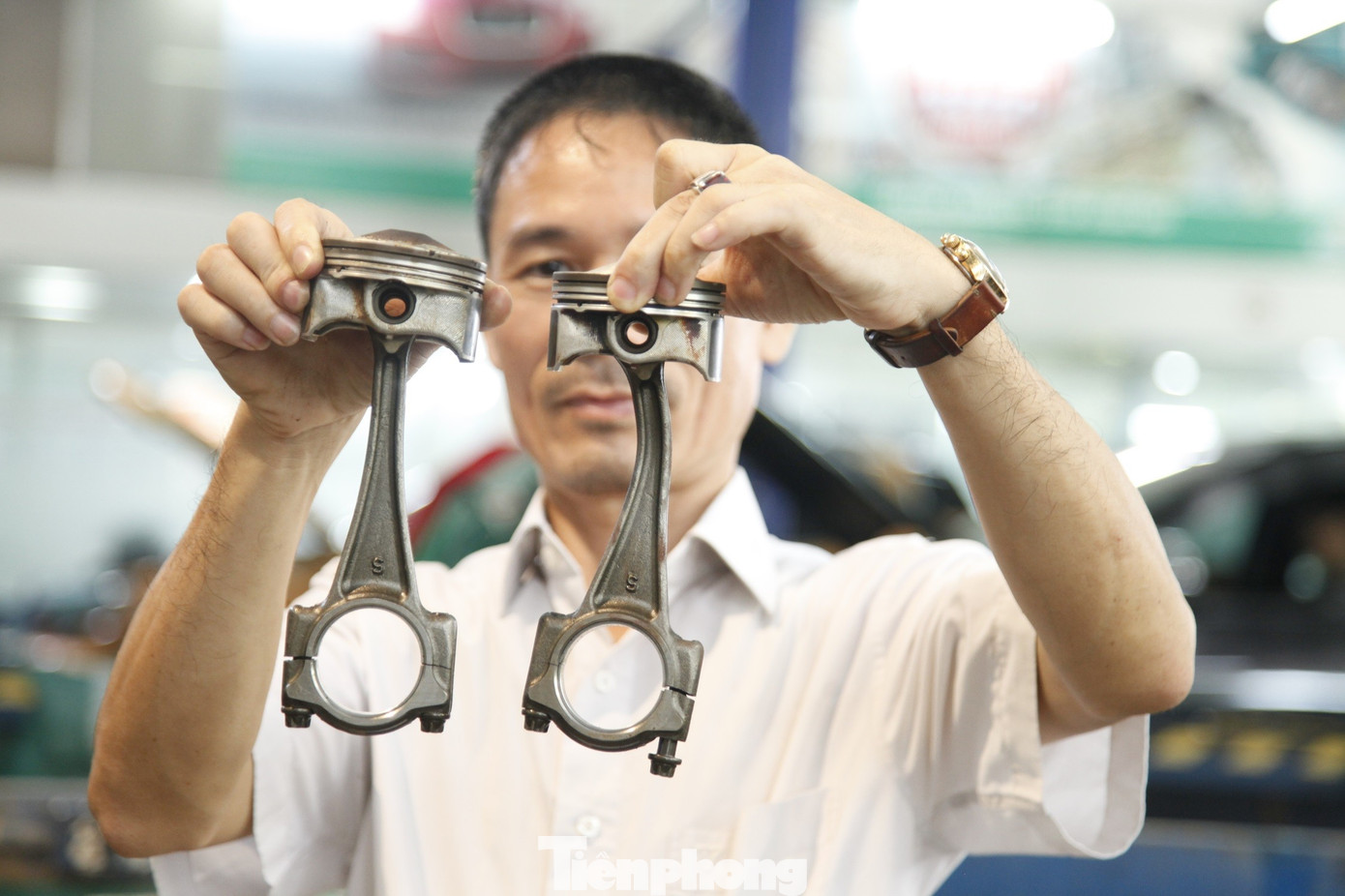 Sau lũ lịch sử, ô tô tiền tỷ bị ngập nước nằm chờ 'cấp cứu'- Ảnh 11.