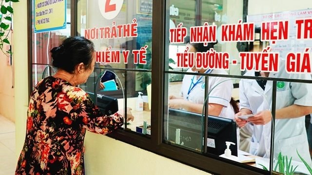 BHXH Việt Nam phát thông báo quan trọng liên quan đến việc thu phí 50.000 đồng khi đổi nơi đăng ký khám, chữa bệnh BHYT ban đầu- Ảnh 1. BHXH Việt Nam phát thông báo quan trọng liên quan đến việc thu phí 50.000 đồng khi đổi nơi đăng ký khám, chữa bệnh BHYT ban đầu- Ảnh 1.