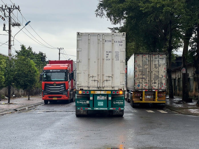 Cảnh tượng hy hữu tại Cụm công nghiệp Tân An , Đắk Lắk với hàng trăm container nông sản - Ảnh 3.