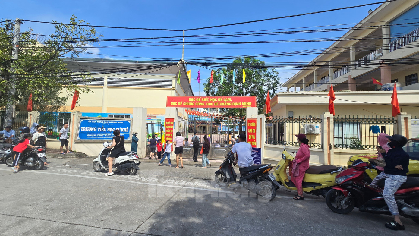 Phụ huynh 'tá hỏa' phát hiện trứng bốc mùi tại bếp ăn trường tiểu học ở Hà Nội: Lộ nhiều sai phạm- Ảnh 2. Phụ huynh 'tá hỏa' phát hiện trứng bốc mùi tại bếp ăn trường tiểu học ở Hà Nội: Lộ nhiều sai phạm- Ảnh 2.
