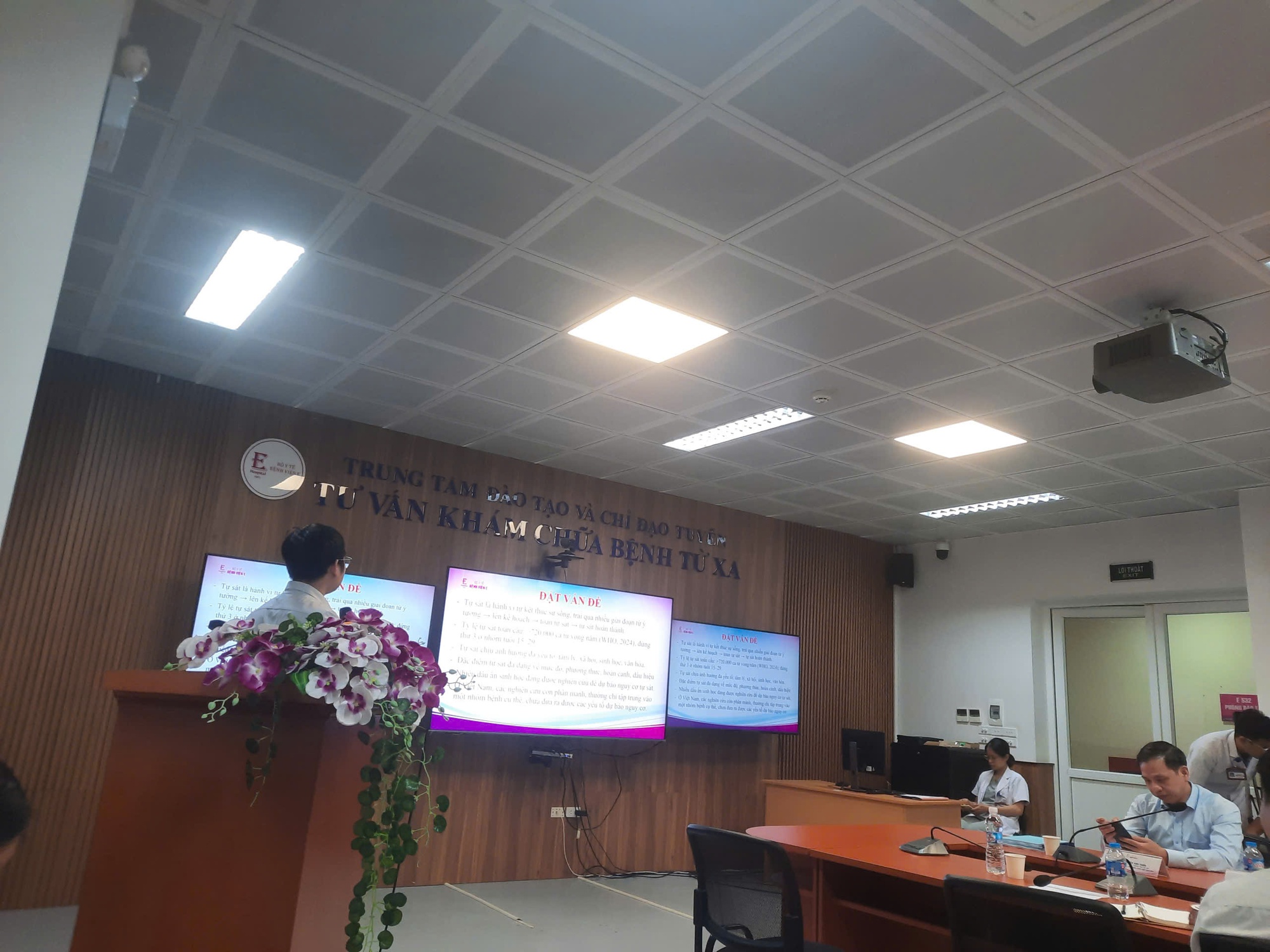 Bác sĩ Bệnh viện E báo động: "Không phải tự nhiên mà con người tìm đến cái chết..."- Ảnh 2.