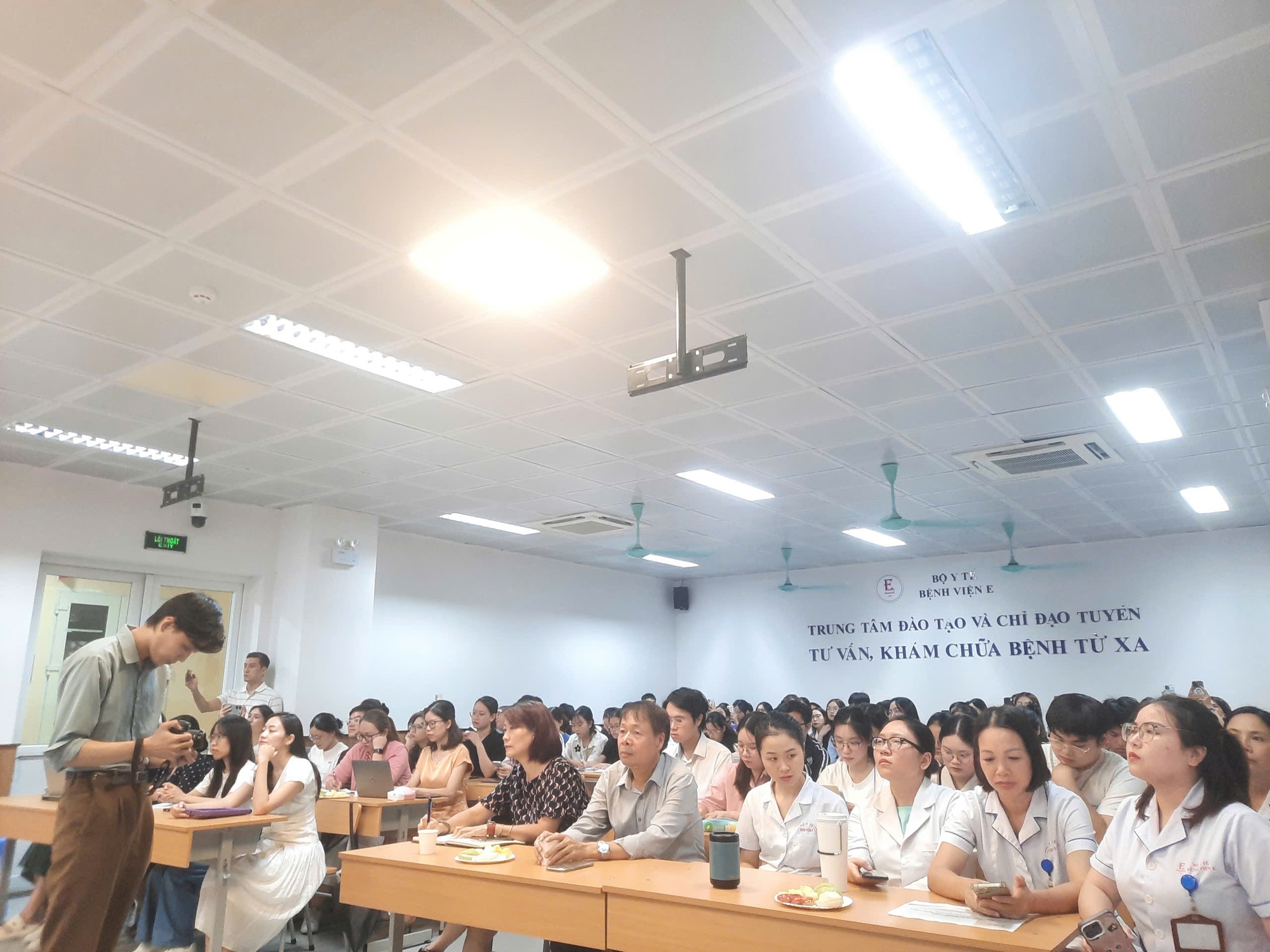 Bác sĩ Bệnh viện E báo động: "Không phải tự nhiên mà con người tìm đến cái chết..."- Ảnh 1.