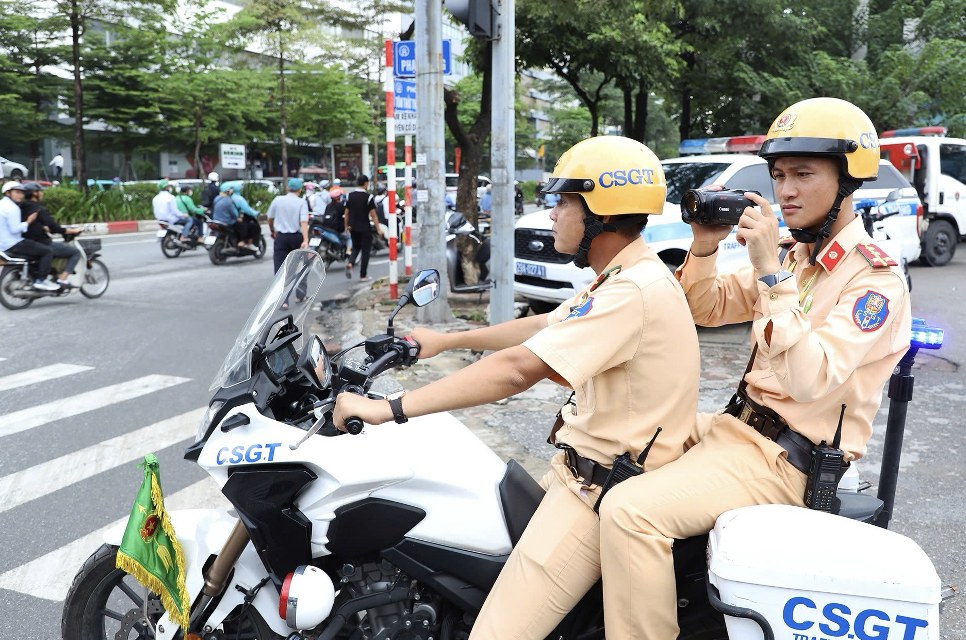 CSGT Hà Nội xử phạt nhiều xe máy che biển kiểm soát để tránh bị ghi hình- Ảnh 4.