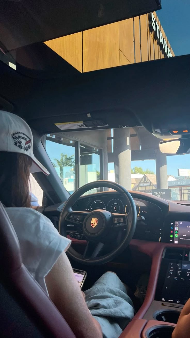 Bố cần 370 triệu để phẫu thuật nhưng 3 con trai trốn tránh, con gái út lái Porsche về thăm nói một câu khiến tất cả cúi gằm mặt- Ảnh 2.