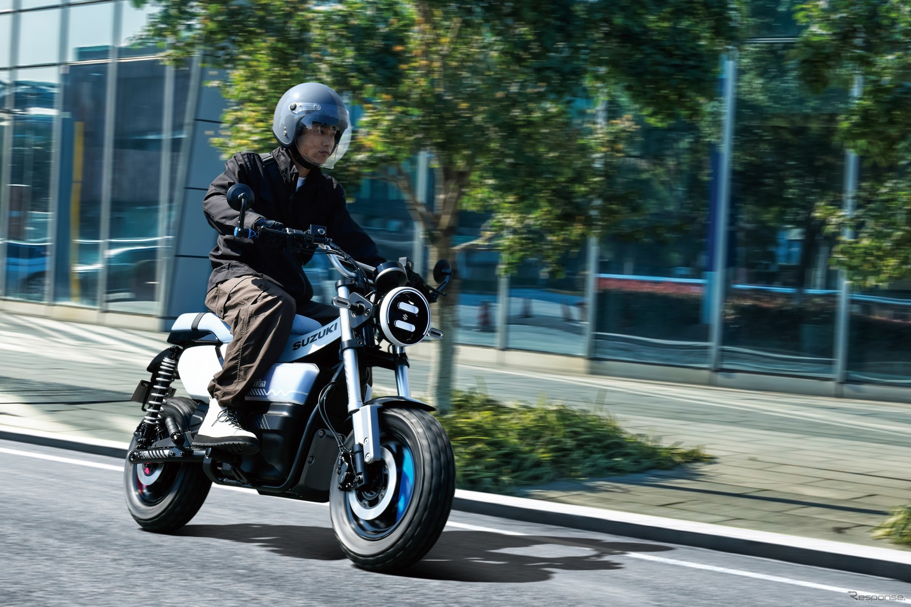 Suzuki chính thức ra mắt mẫu xe máy điện hoàn toàn mới, mang phong cách giống hệt 'Charly cúc cu'- Ảnh 2.