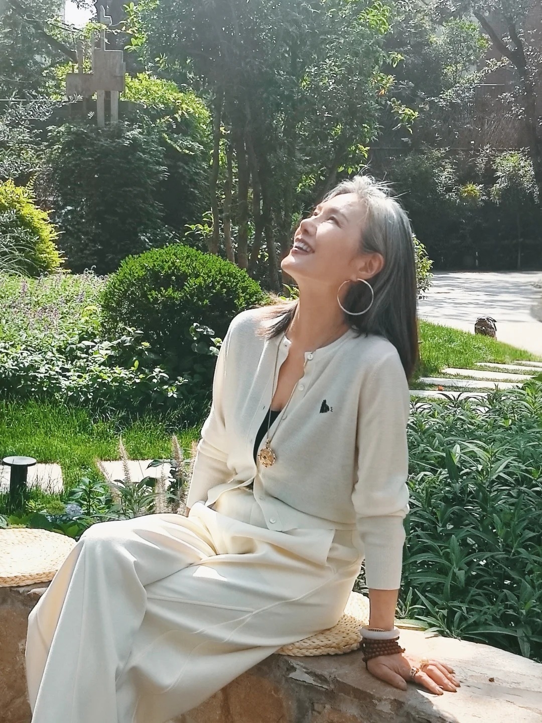 Mẹ chồng lương hưu 19 triệu, thấy tôi xuýt xoa bà nói thẳng: "Đây mới là thứ già vẫn giàu"- Ảnh 2.