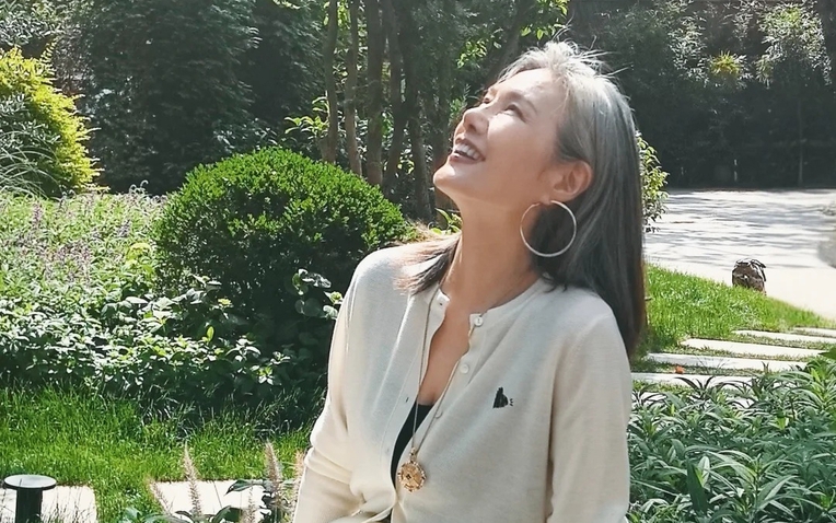 Mẹ chồng lương hưu 19 triệu, thấy tôi xuýt xoa bà nói thẳng: "Đây mới là thứ già vẫn giàu"- Ảnh 1.