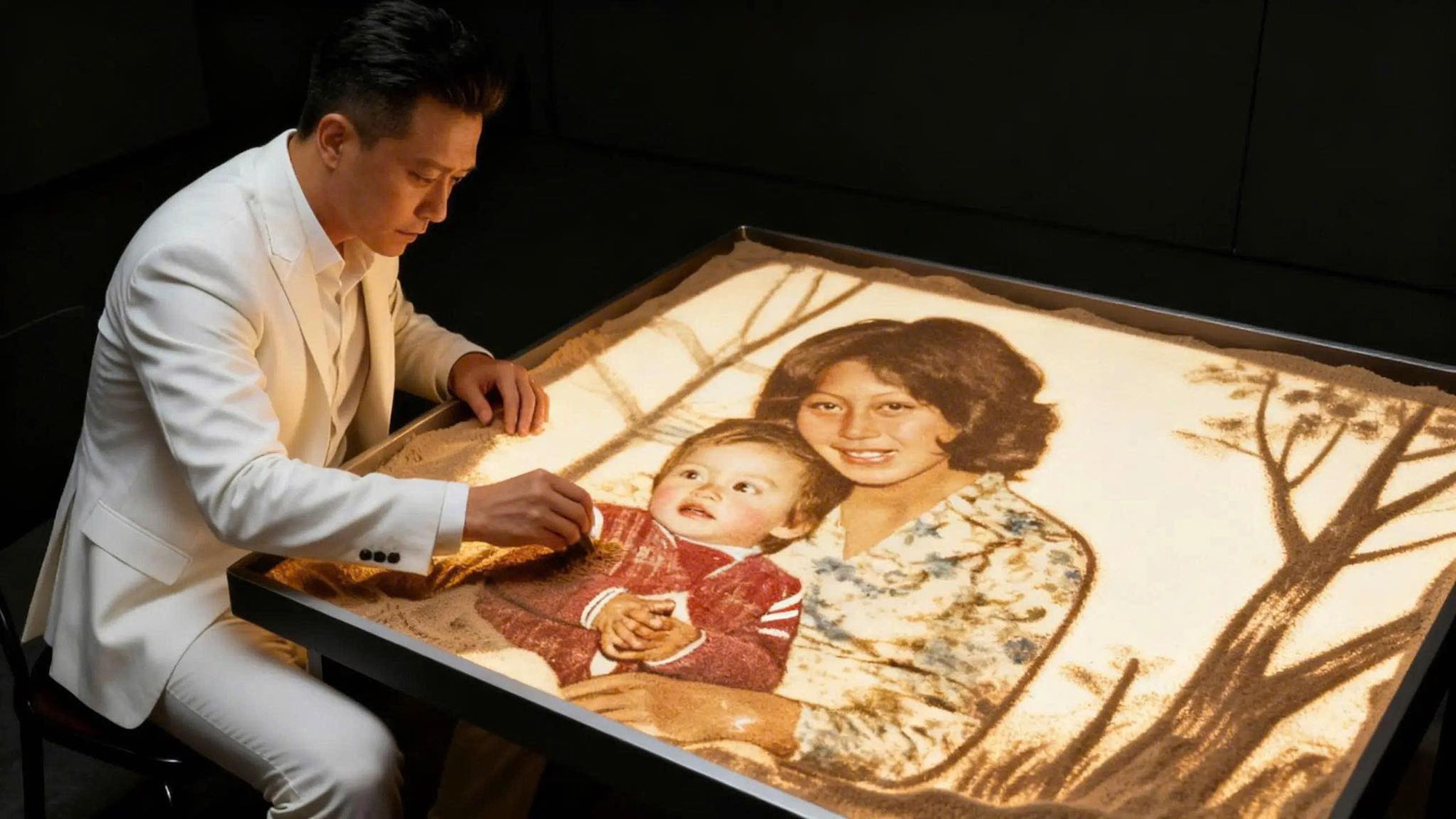 Tuấn Hưng: Con muốn khóc thật to, gục xuống bên mẹ và nói rằng "con sợ lắm"- Ảnh 2. Tuấn Hưng: Con muốn khóc thật to, gục xuống bên mẹ và nói rằng "con sợ lắm"- Ảnh 2.