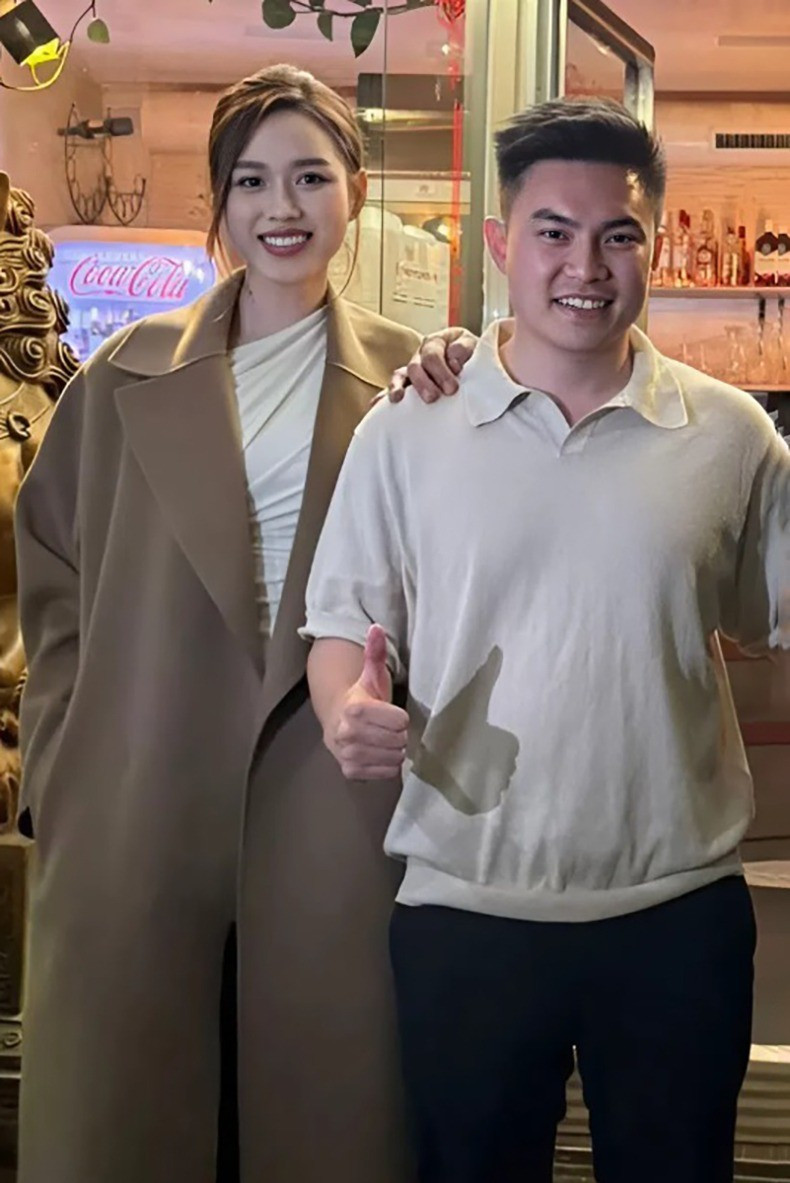 Thiếu gia tập đoàn Sơn Hải lộ thái độ thật với bố Đỗ Hà tại đám hỏi- Ảnh 7. Thiếu gia tập đoàn Sơn Hải lộ thái độ thật với bố Đỗ Hà tại đám hỏi- Ảnh 7.