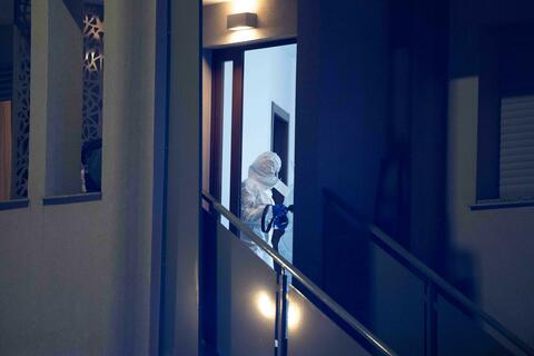 Nữ người mẫu nổi tiếng bị bạn trai sát hại bằng 24 nhát dao tại ban công- Ảnh 1.