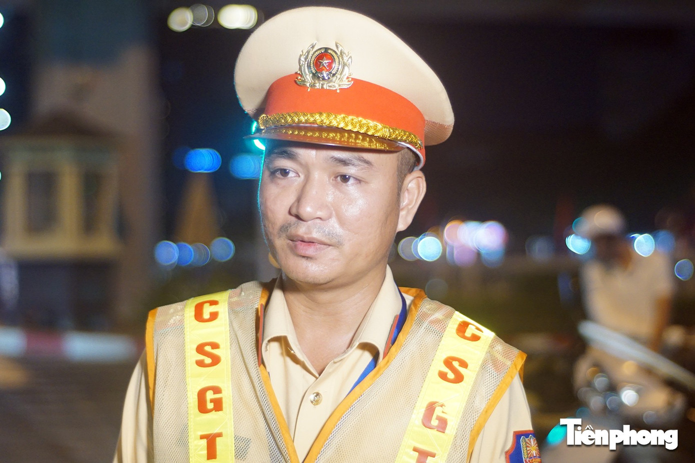Hà Nội: Uống bia mừng bạn ra viện, nam tài xế bị CSGT xử phạt- Ảnh 11. Hà Nội: Uống bia mừng bạn ra viện, nam tài xế bị CSGT xử phạt- Ảnh 11.