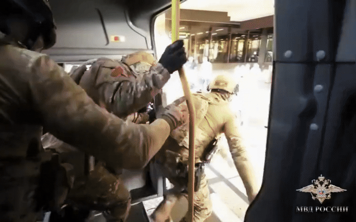 Bắt tại trận nghi phạm ở sân bay Sochi: Nga phá âm mưu tuyển người sang Ukraine gia nhập 'tổ chức khủng bố'