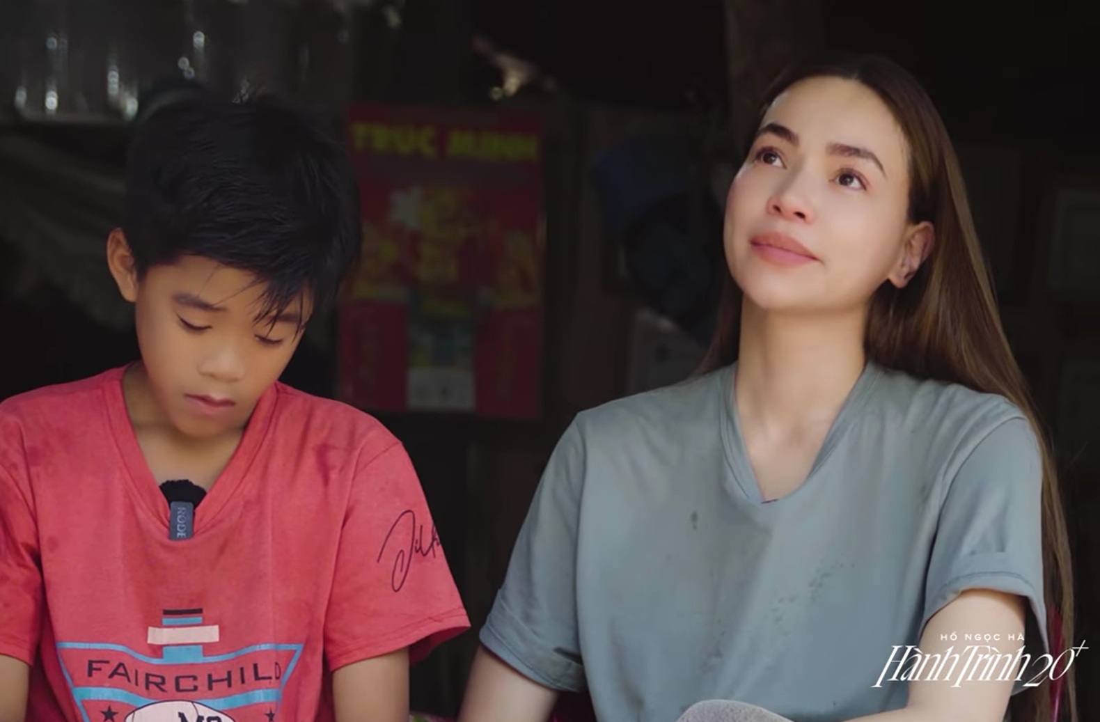 Hai nữ nghệ sĩ về miền T&acirc;y, người d&acirc;n &ocirc;m chầm lấy kh&oacute;c nức nở- Ảnh 3.