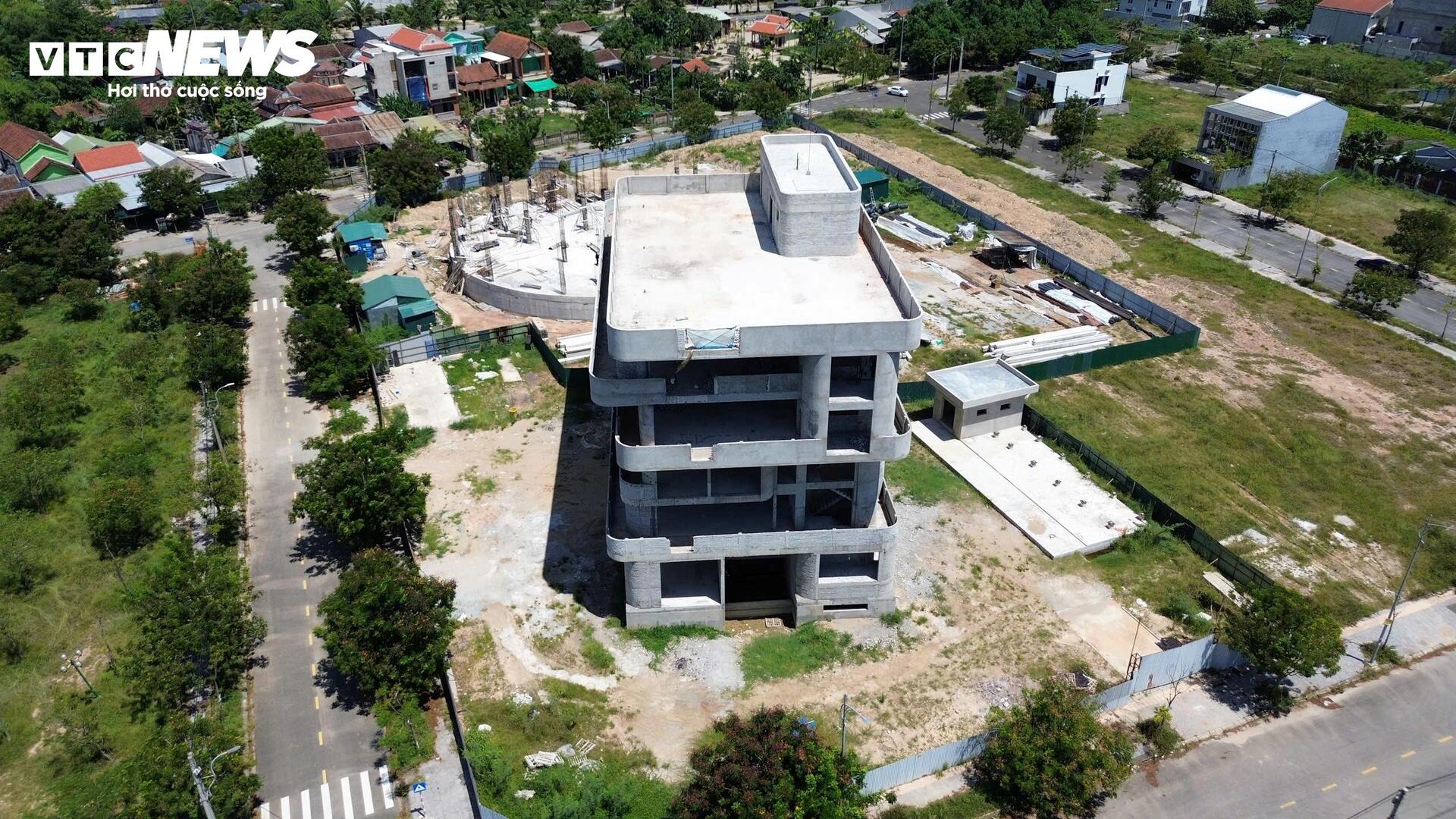 Cận cảnh toà nhà công nghệ ở Huế 'đứng bánh' vì nhà thầu thi công 'chạy làng'- Ảnh 2.