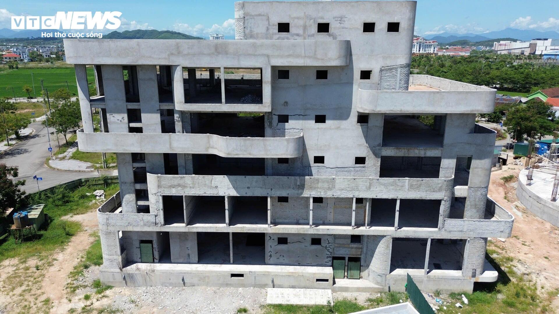 Cận cảnh toà nhà công nghệ ở Huế 'đứng bánh' vì nhà thầu thi công 'chạy làng'- Ảnh 9.