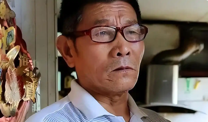 Gia đình 9 người từ chối nhận đền bù 4 căn hộ 400m2, 14 năm sống sống đường cao tốc: "Không được 370 tỷ đồng, không đi đâu"- Ảnh 1.