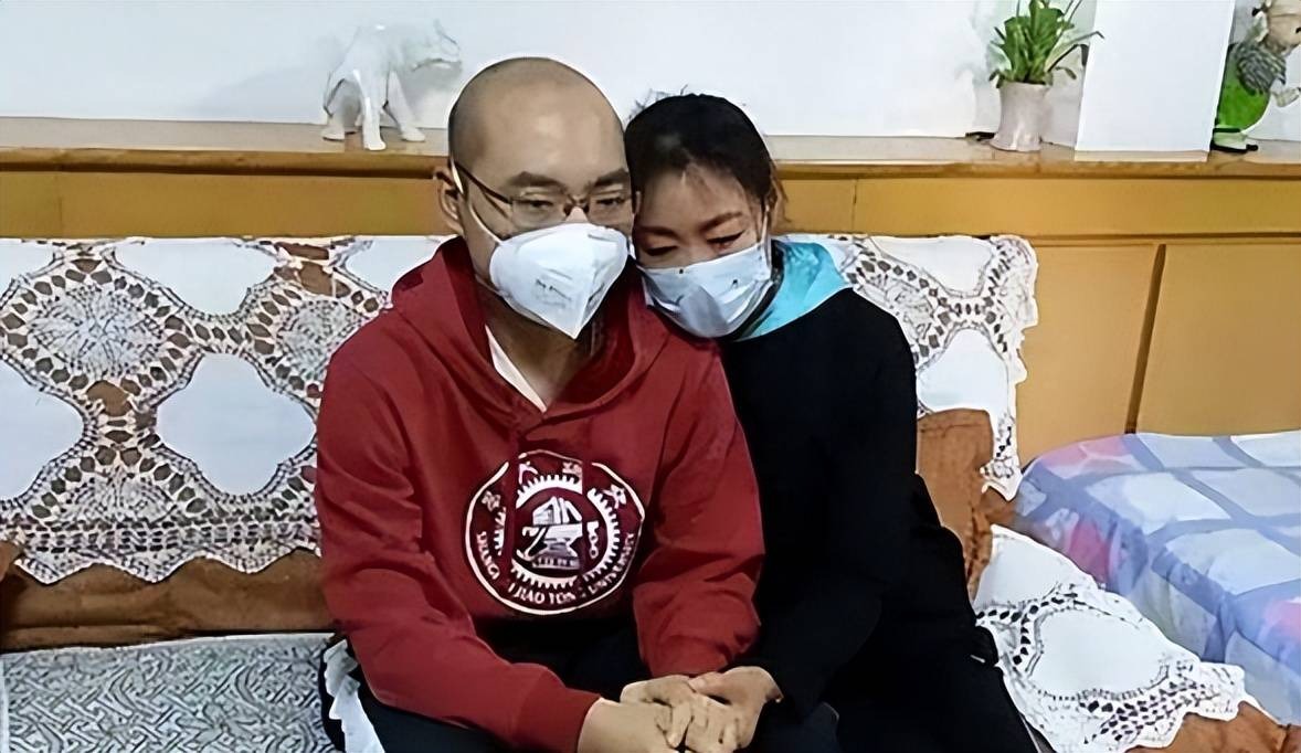 Nam sinh học giỏi vừa tốt nghiệp thì bị ung thư, từ bỏ điều trị, đăng ký hiến xác rồi nói dối bà: "Cháu sắp đi du học"- Ảnh 4.