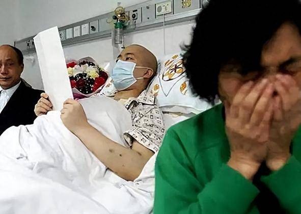 Nam sinh học giỏi vừa tốt nghiệp thì bị ung thư, từ bỏ điều trị, đăng ký hiến xác rồi nói dối bà: "Cháu sắp đi du học"- Ảnh 6.