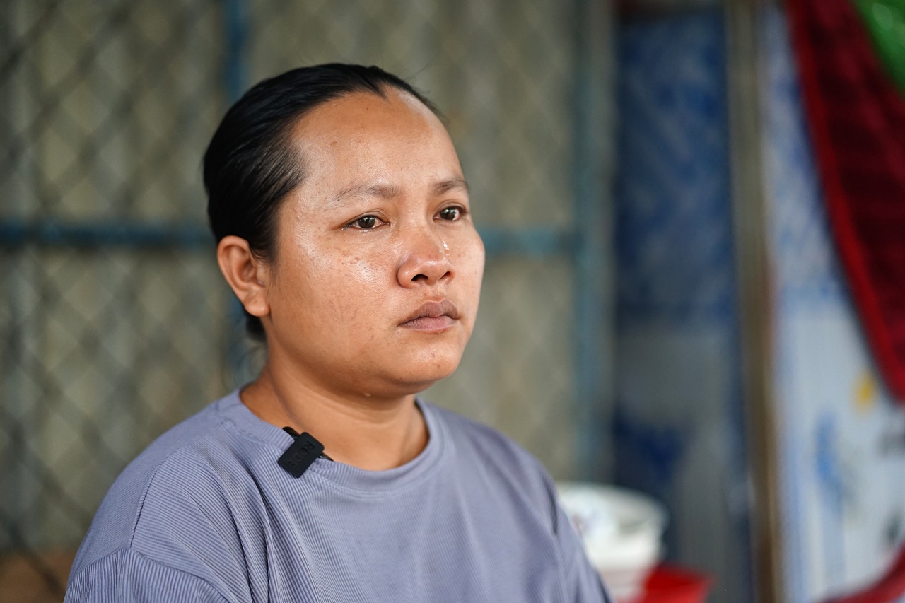 Ba đi xa, mẹ mất, ba chị em nhỏ vẫn cùng nhau đi bán vé số mưu sinh ở TP.HCM- Ảnh 5. Ba đi xa, mẹ mất, ba chị em nhỏ vẫn cùng nhau đi bán vé số mưu sinh ở TP.HCM- Ảnh 5.