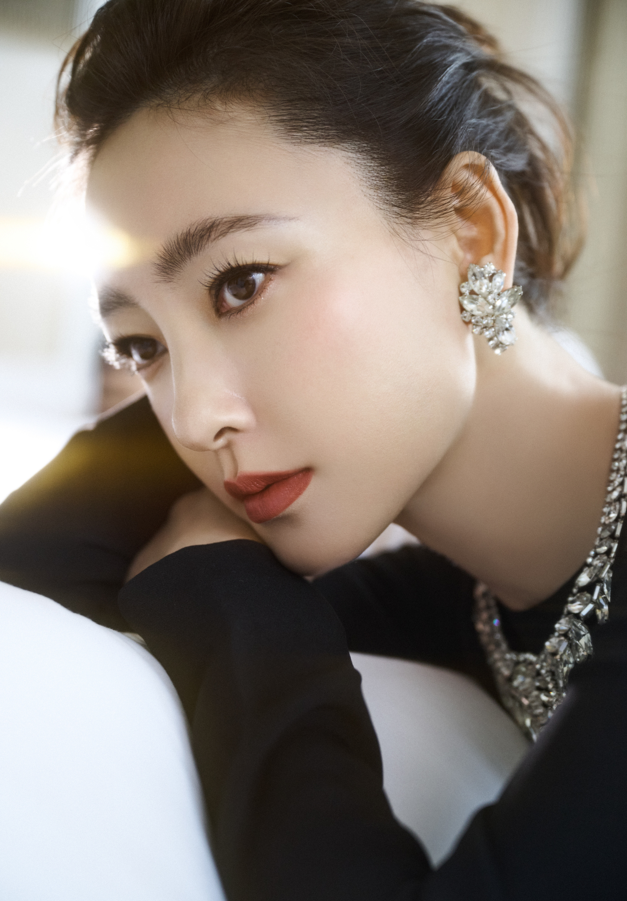 Vụ chồng đại gia của "mỹ nhân phim giờ vàng" bị bắt: Phát hiện sổ đen bao nuôi, mua dâm bằng tiền lừa đảo- Ảnh 4. Vụ chồng đại gia của "mỹ nhân phim giờ vàng" bị bắt: Phát hiện sổ đen bao nuôi, mua dâm bằng tiền lừa đảo- Ảnh 4.