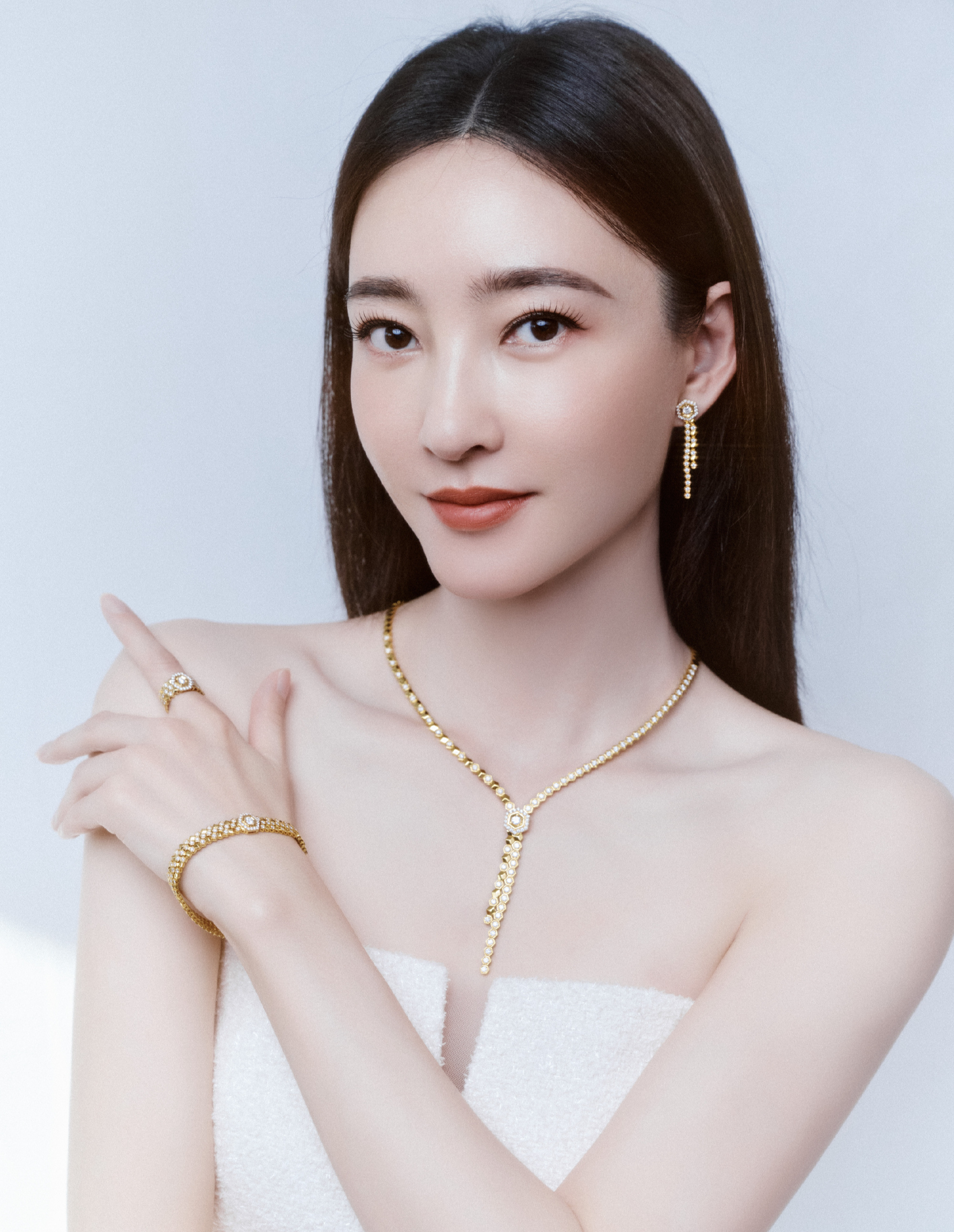 Vụ chồng đại gia của "mỹ nhân phim giờ vàng" bị bắt: Phát hiện sổ đen bao nuôi, mua dâm bằng tiền lừa đảo- Ảnh 1. Vụ chồng đại gia của "mỹ nhân phim giờ vàng" bị bắt: Phát hiện sổ đen bao nuôi, mua dâm bằng tiền lừa đảo- Ảnh 1.