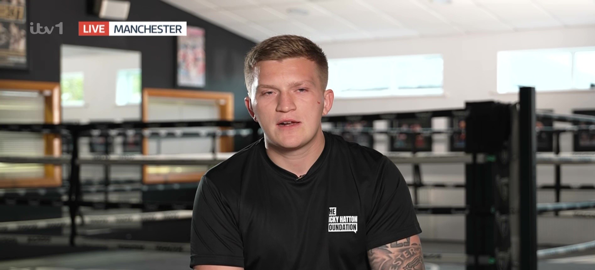 Nhà vô địch boxing Ricky Hatton treo cổ tại biệt thự 60 tỷ: Con trai xúc động bật khóc hé lộ mọi điều- Ảnh 2. Nhà vô địch boxing Ricky Hatton treo cổ tại biệt thự 60 tỷ: Con trai xúc động bật khóc hé lộ mọi điều- Ảnh 2.