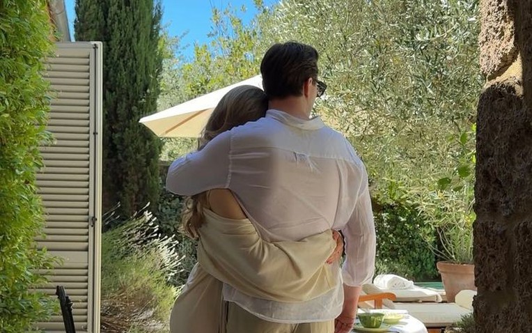 T&ocirc;i từng lo chồng ch&aacute;n v&igrave; m&igrave;nh xuống sắc, cho đến khi nghe anh n&oacute;i ra c&acirc;u ấy với bạn th&acirc;n- Ảnh 1.