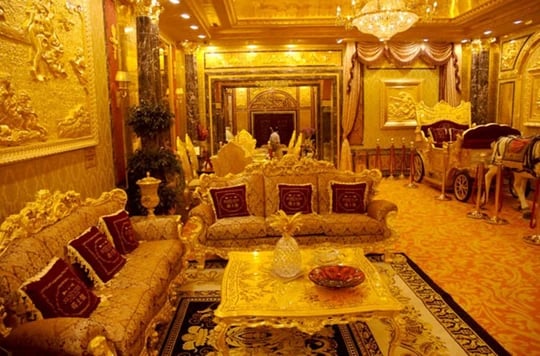 “Hoa hậu giàu nhất Việt Nam” từng bán căn biệt thự dát vàng và villa rộng 1.000m2 ở TP.HCM với giá 230 tỷ đồng: U55 sở hữu loạt BĐS khủng ở nước ngoài- Ảnh 2.