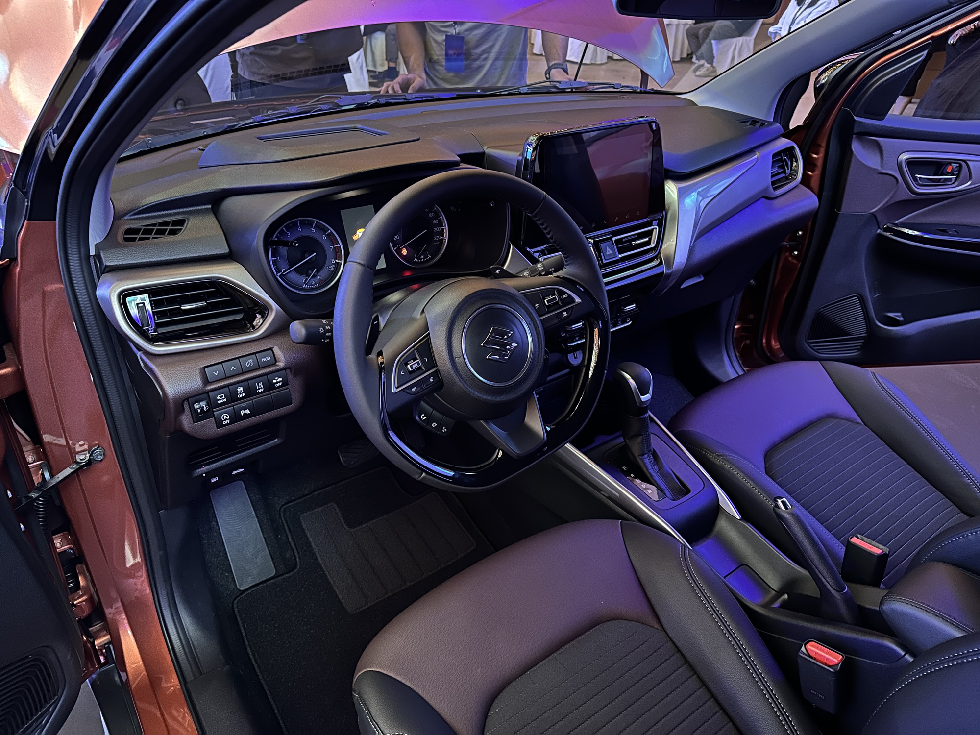 Suzuki Fronx ra mắt Việt Nam: Giá 520-649 triệu đồng, 3 phiên bản, có động cơ hybrid, ADAS, màn hình HUD- Ảnh 3.