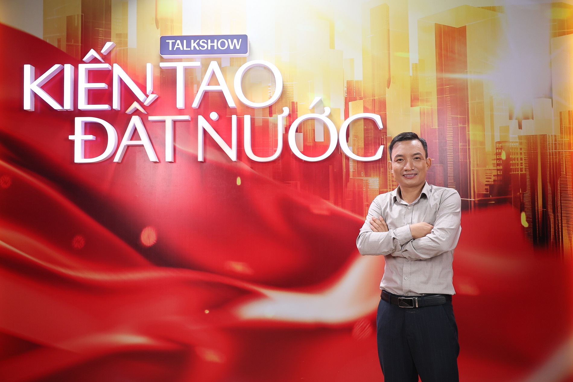 Từ bản thiết kế vẽ tr&ecirc;n nền đất bờ ruộng tới xưởng chế t&aacute;c n&ocirc;ng cụ, sức s&aacute;ng tạo của anh n&ocirc;ng d&acirc;n l&agrave;m n&ecirc;n điều kh&ocirc;ng tưởng- Ảnh 1.