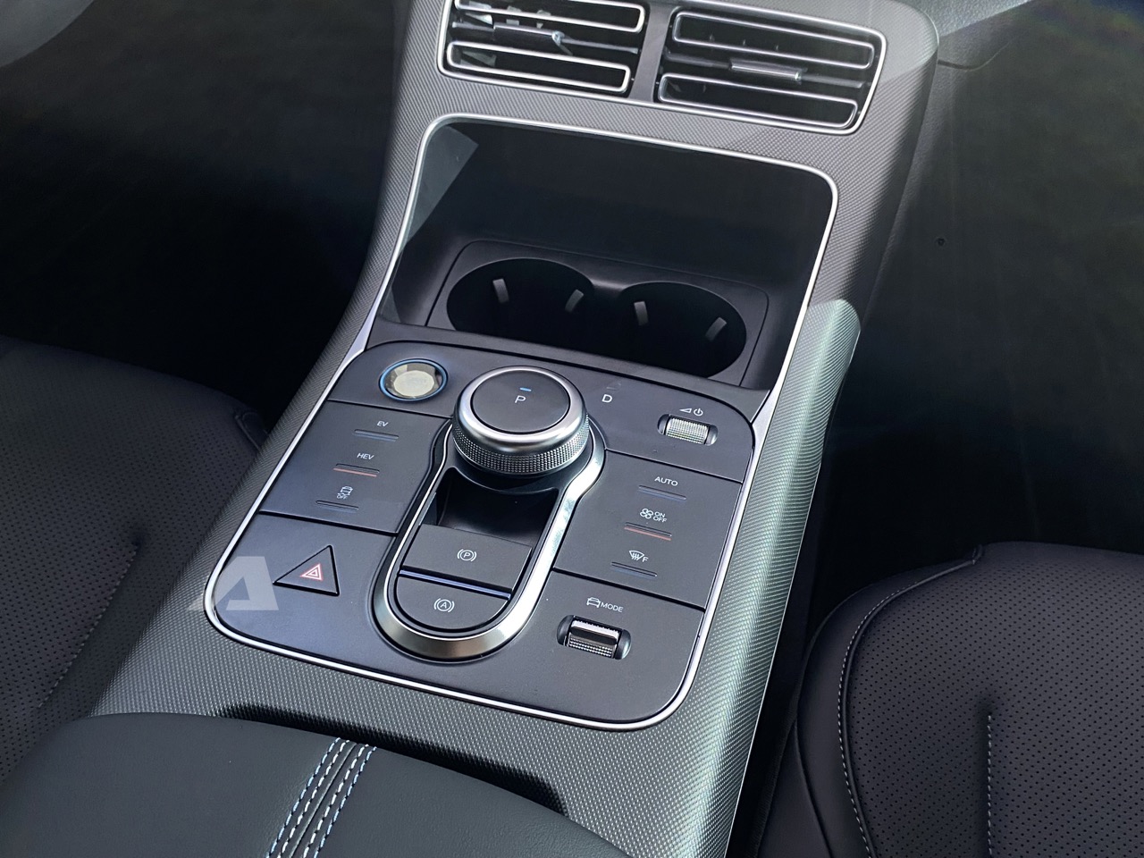 BYD Seal 5 ra mắt Việt Nam: Giá 696 triệu đồng, cùng cỡ Civic, máy hybrid cắm sạc tiêu thụ 3,8 lít/100km- Ảnh 10. BYD Seal 5 ra mắt Việt Nam: Giá 696 triệu đồng, cùng cỡ Civic, máy hybrid cắm sạc tiêu thụ 3,8 lít/100km- Ảnh 10.