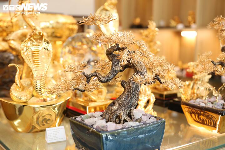 Quà 20/10 độc lạ: Tùng bonsai mạ vàng đắt đỏ, hoa Pickleball lần đầu xuất hiện- Ảnh 1.