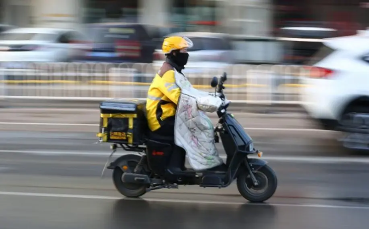 Nam shipper 37 tuổi phát hiện nhiễm HIV, nghẹn ngào: “Chỉ vì lúc đó sơ ý…”- Ảnh 1. Nam shipper 37 tuổi phát hiện nhiễm HIV, nghẹn ngào: “Chỉ vì lúc đó sơ ý…”- Ảnh 1.