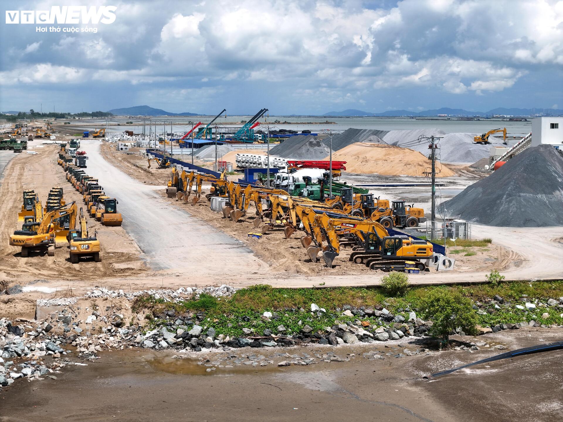 Toàn cảnh siêu dự án lấn biển Cần Giờ sau gần nửa năm khởi công - Ảnh 9. Toàn cảnh siêu dự án lấn biển Cần Giờ sau gần nửa năm khởi công - Ảnh 9.