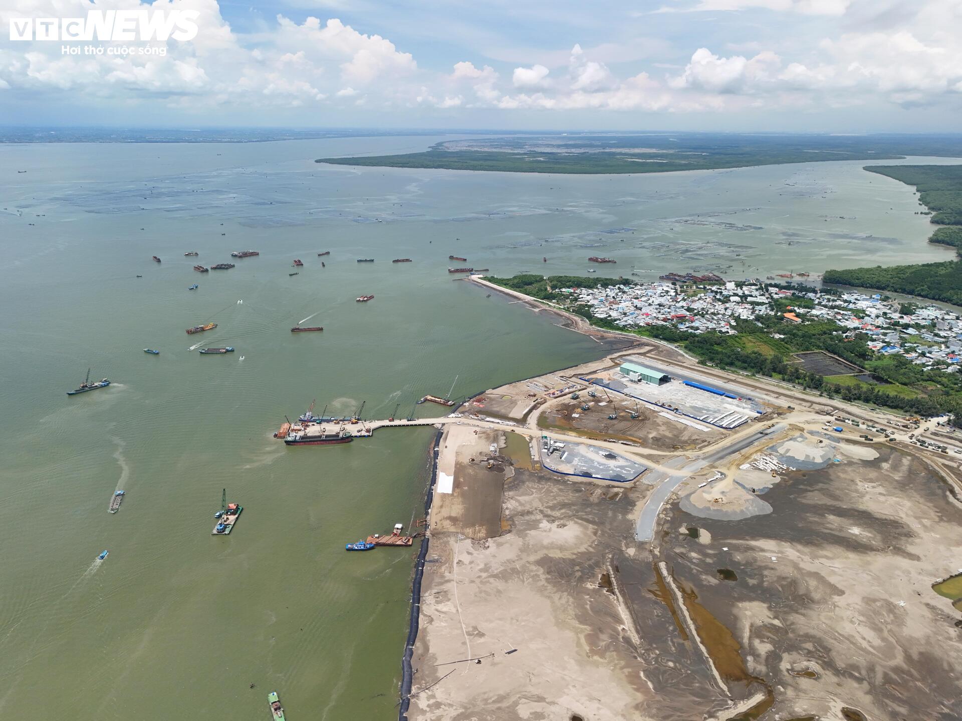 Toàn cảnh siêu dự án lấn biển Cần Giờ sau gần nửa năm khởi công - Ảnh 2. Toàn cảnh siêu dự án lấn biển Cần Giờ sau gần nửa năm khởi công - Ảnh 2.