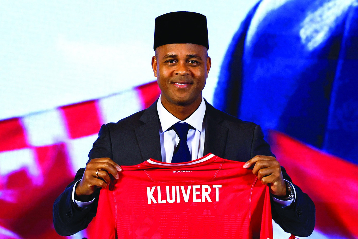 Indonesia tốn bao nhiêu tiền để sa thải HLV Kluivert?- Ảnh 1. Indonesia tốn bao nhiêu tiền để sa thải HLV Kluivert?- Ảnh 1.
