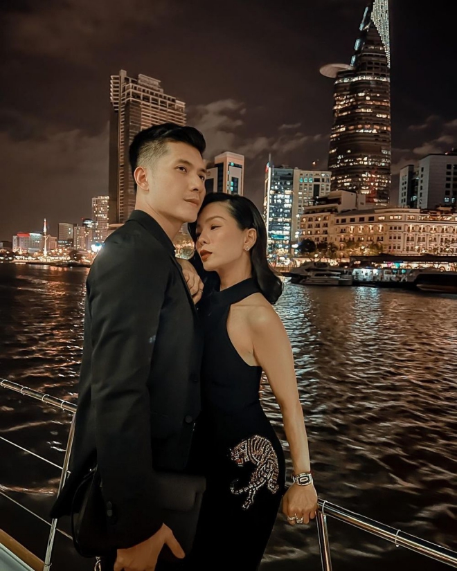 Mẹ đơn thân giàu bậc nhất showbiz Việt, ở biệt thự 100 tỷ, yêu sao nam kém 12 tuổi là ai?- Ảnh 7. Mẹ đơn thân giàu bậc nhất showbiz Việt, ở biệt thự 100 tỷ, yêu sao nam kém 12 tuổi là ai?- Ảnh 7.