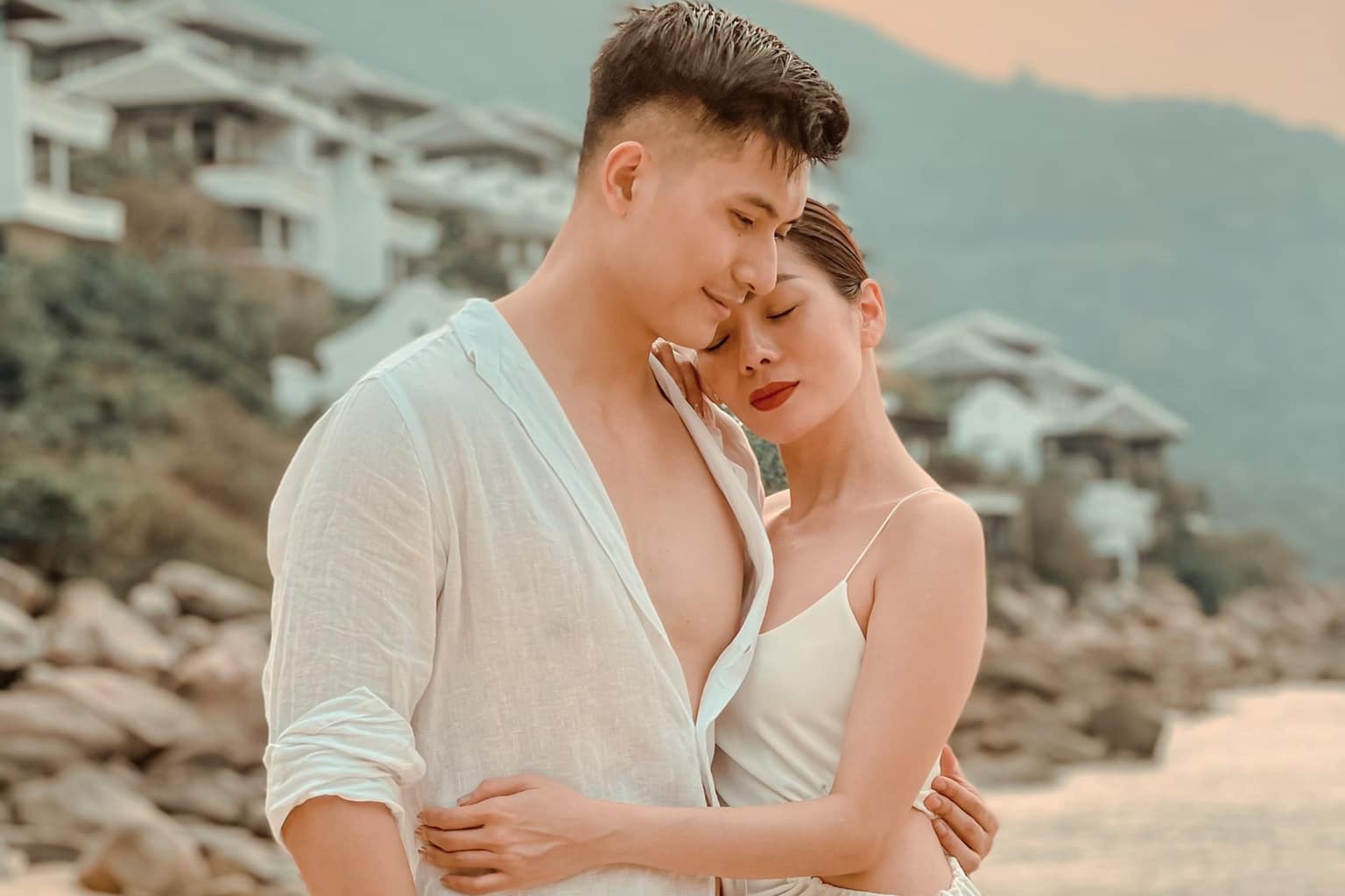 Mẹ đơn thân giàu bậc nhất showbiz Việt, ở biệt thự 100 tỷ, yêu sao nam kém 12 tuổi là ai?- Ảnh 2. Mẹ đơn thân giàu bậc nhất showbiz Việt, ở biệt thự 100 tỷ, yêu sao nam kém 12 tuổi là ai?- Ảnh 2.