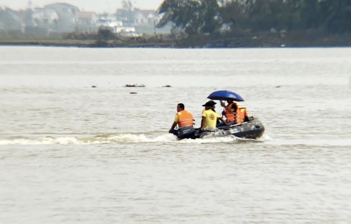 Bố ôm 2 con nhảy cầu Bến Thủy: Khi cái chết không còn là bi kịch mà là tội ác- Ảnh 1.