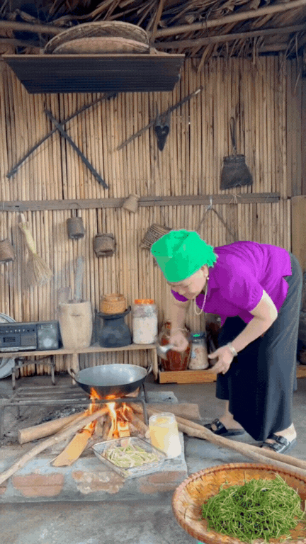 M&oacute;n rau T&acirc;y Bắc g&acirc;y sốt TikTok: Phắc c&uacute;t t&ograve; ng&ograve;ng l&agrave; g&igrave; m&agrave; ai xem cũng muốn ăn thử?- Ảnh 6.