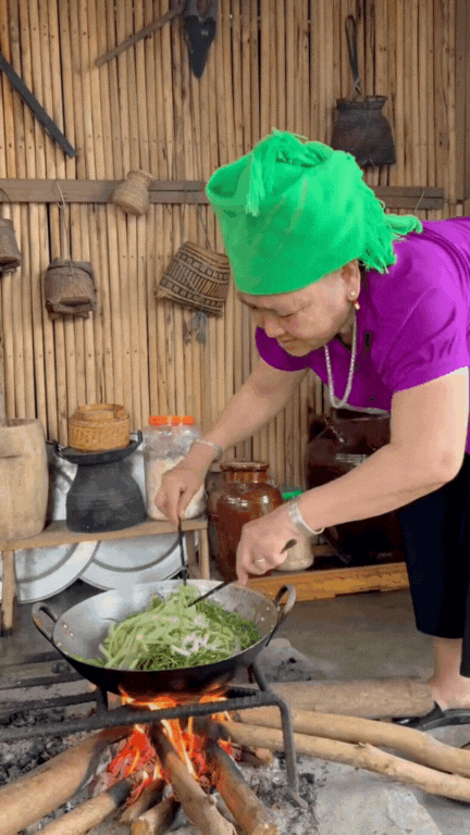 M&oacute;n rau T&acirc;y Bắc g&acirc;y sốt TikTok: Phắc c&uacute;t t&ograve; ng&ograve;ng l&agrave; g&igrave; m&agrave; ai xem cũng muốn ăn thử?- Ảnh 8.